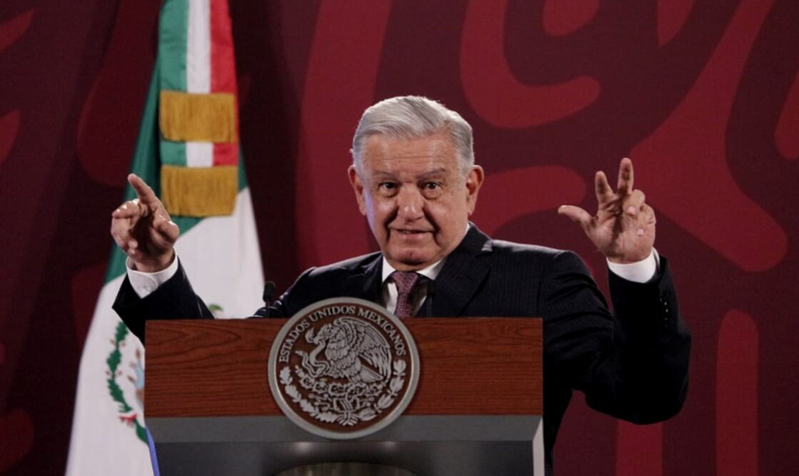 López Obrador recordó que cuando inició su gobierno se pensó en la posibilidad de que impulsar una nueva Constitución, pero fue desechada al analizar que sería muy complicado llevarla a cabo y se perdería mucho tiempo. Foto: Ivonne Rodríguez