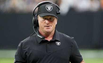 ¡Escándalo! Jon Gruden se va de Raiders por racismo