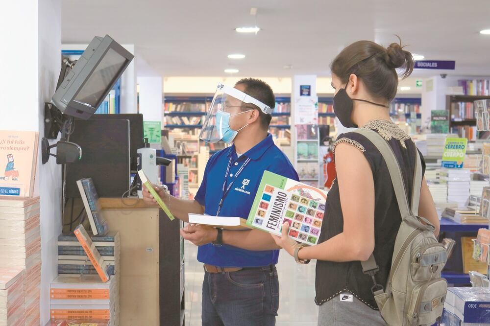 En la sucursal matriz de El Sótano cumplen las medidas de higiene; reportan un incremento paulatino de clientes, pero no llegan a 400 mensuales. FOTOS: FERNANDA ROJAS. EL UNIVERSAL