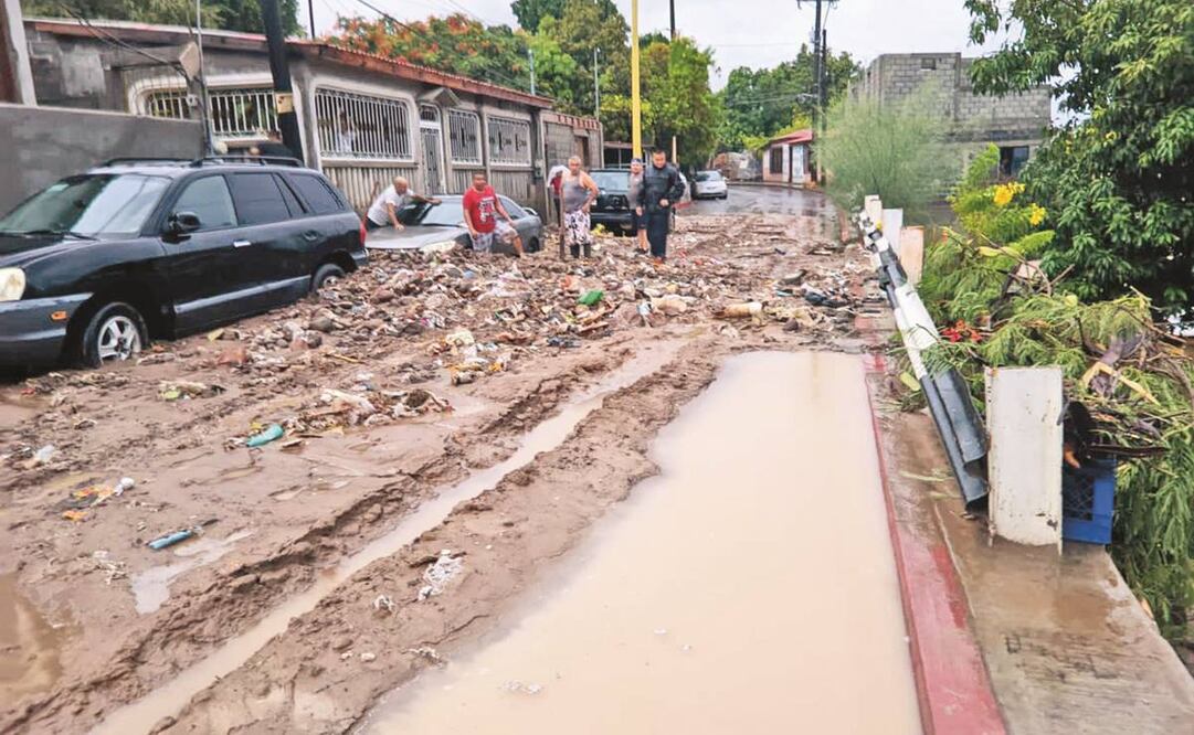 Las lluvias por la tormenta tropical Javier, que se ubica a 215 kilómetros al suroeste de Punta Abreojos, Baja California Sur, genera cortes carreteros, inundaciones y la interrupción de luz y agua en Mulegé. Foto: Especial