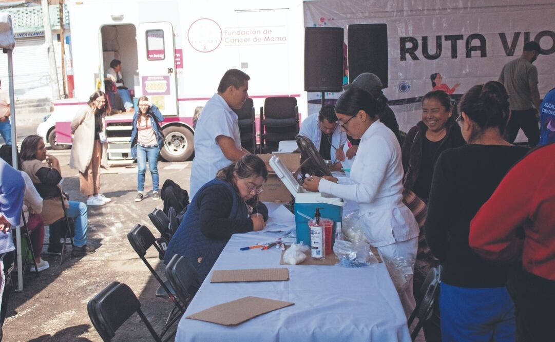 En cada jornada de atención, a través de los módulos itinerantes de FUCAM, se realizan 60 mastografías gratuitas, también se llevan otros servicios de salud como vacunas. Foto: de Fernanda Zamora