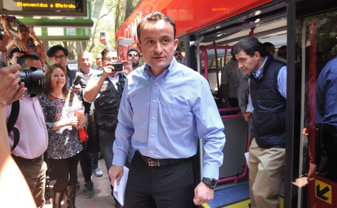 Mikel Arriola, durante una inspección a la nueva línea del Metrobús /Especial