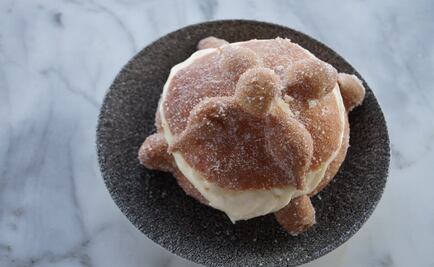 Prepara pan de muerto y marídalo con un coctel de ron