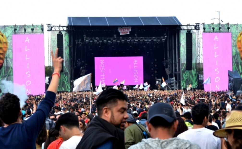 Alisson recuerda al Myspace y se rebela al tiempo en el Pa'l Norte