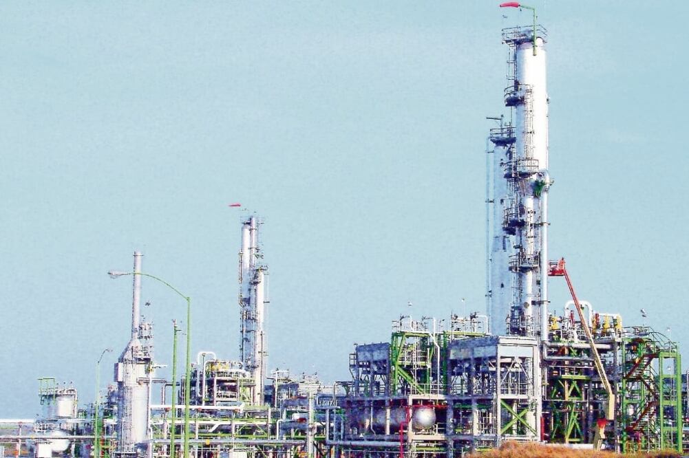 El financiamiento que requiere Petróleos Mexicanos asciende a 159.6 mil millones de pesos, indica el informe de la Secretaría de Hacienda. (ARCHIVO EL UNIVERSAL)