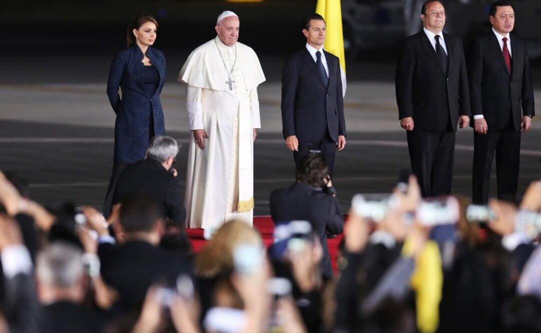 On his first day in the country, Francis told President Enrique Peña Nieto and other members of the government that public officials must be honest and not be seduced by privilege and corruption. (Photo: Christopher Rogel / EL UNIVERSAL) 