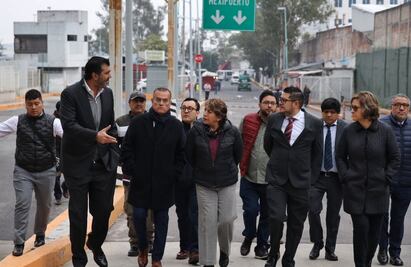 Entre ambulantes, Delfina Gómez recorre el paradero Cuatro Caminos