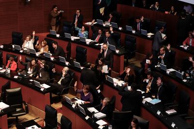 Senado avala licencias a padres y madres con hijos con cáncer; pasa al Ejecutivo