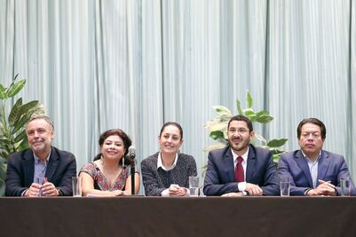 Monreal no levanta la mano a Sheinbaum