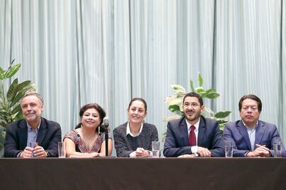 Monreal no levanta la mano a Sheinbaum