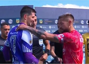 VIDEO: El particular volado antes de un partido en Argentina: "Maradona o Messi"