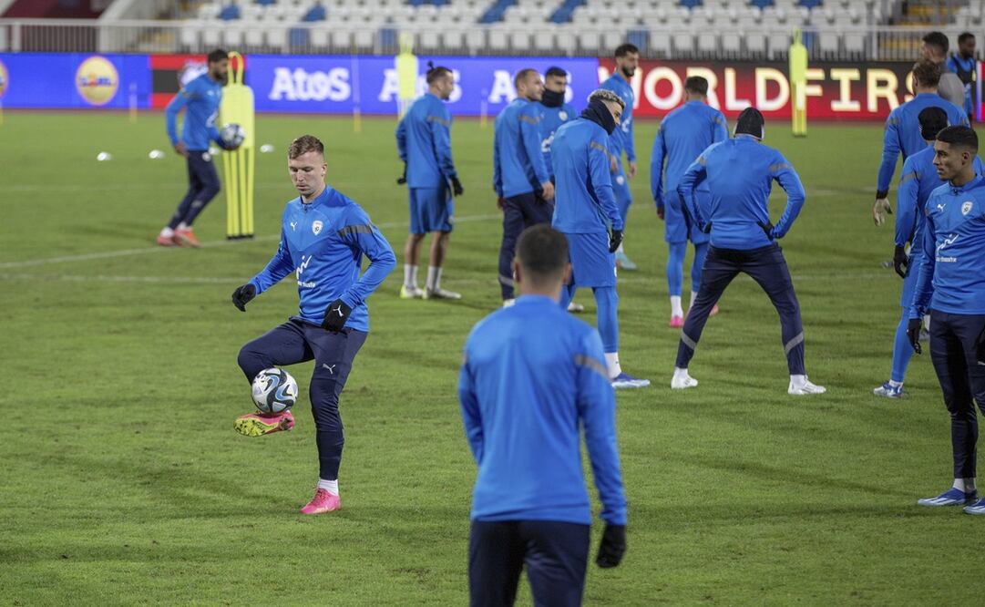 Selección de Israel en entrenamiento previo al partido contra Kosovo - Foto: AP