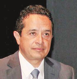 A equipo de Carlos Joaquín le falla la comunicación