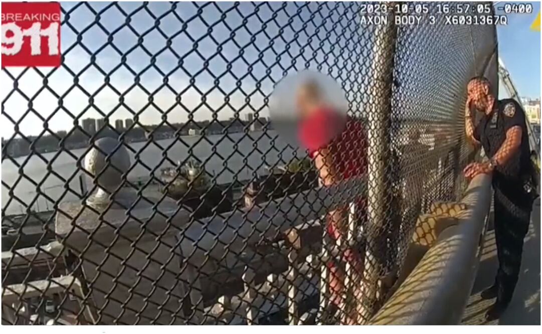 El elemento intentó empatizar con el hombre al decirle que había estado en su lugar y no valía la pena aventarse de un puente. Foto: Especial