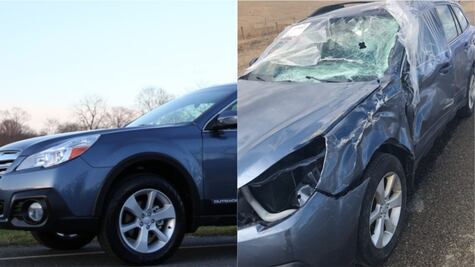 Conductor maneja su auto mirando por un pequeño hoyo en el parabrisas