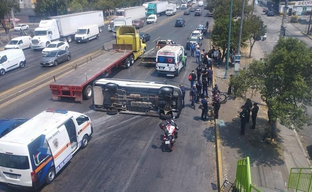 Choque y volcadura en Tlalnepantla. Foto: Especial