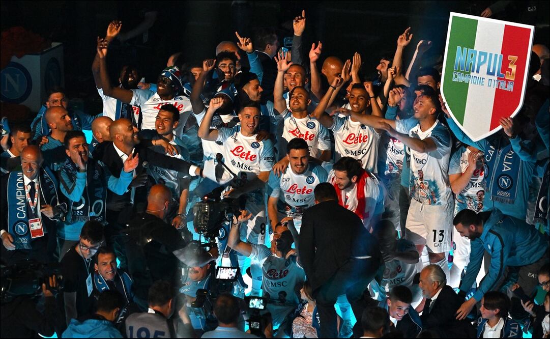 El Napoli del Chucky Lozano festejó el Scudetto con sus aficionados en el Diego Armando Maradona / FOTO: EFE