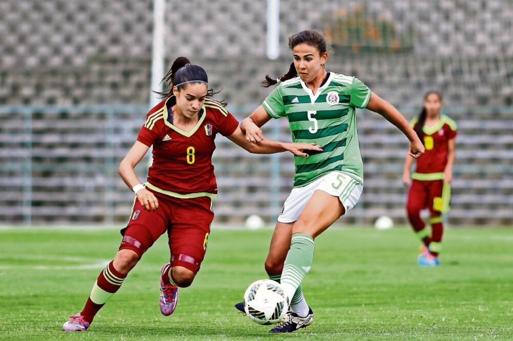 La defensora ha desarrollado una perfecta ubicación en la cancha para evitar que las atacantes le ganen la espalda (IMAGO7)