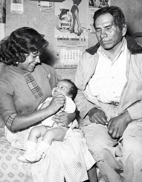 De acuerdo con el INEGI, para 1976, los anticonceptivos más comunes eran pastillas y "métodos tradicionales" como el retiro. Para esa fecha, 30% de las mujeres usaban anticonceptivos, índice que llegó al 68% en 1997. Foto: ESPECIAL.