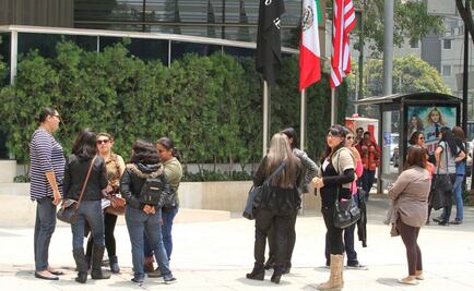 Fans esperan a Backstreet Boys afuera de hotel