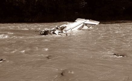 Buscan a una sexta víctima de accidente aéreo en Michoacán tras encontrar documentación