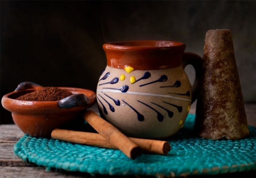 Prepara pan de muerto y marídalo con un coctel de ron