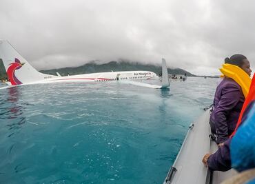Avión equivoca el aterrizaje y cae sobre laguna en Micronesia