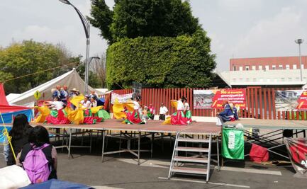 Campesinos amenizan plantón en San Lázaro con bailes y rancheras