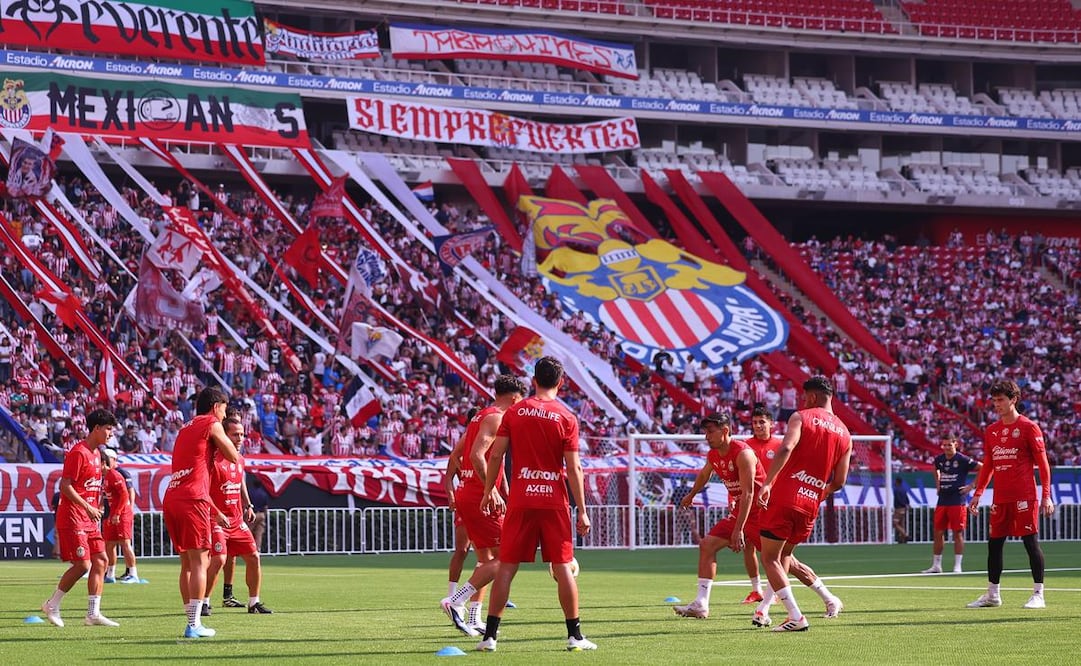 Afición de Chivas celebra los 120 años del club en el Estadio Akron / Foto: Cortesía Chivas