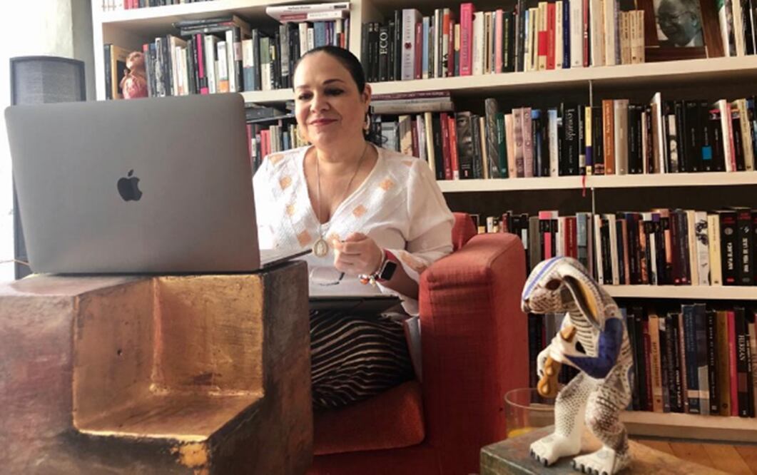 Desde su casa, la presidenta del Senado participó en la reunión de la Jucopo, a la que propuso se integre un grupo de trabajo que prepare la reforma para sesiones virtuales en el Congreso de la Unión. Foto Cortesía