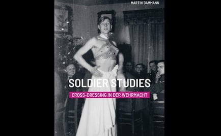 Revelan las fotos prohibidas de soldados travestis