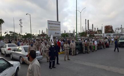 Senador Samuel García arremete contra Refinería de Pemex y realiza “clausura simbólica” 