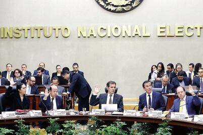 Defienden bono y presupuesto del INE