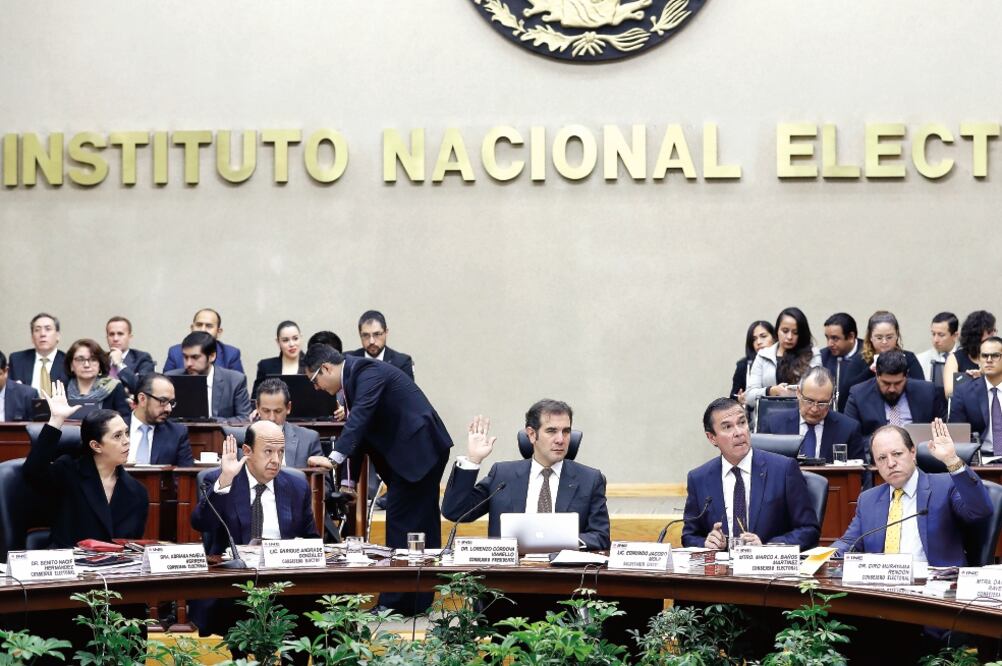 Los 11 consejeros electorales rechazarán un bono extra por participar en la organización de los comicios de 2018, afirmó el consejero Marco Antonio Baños. (ARCHIVO EL UNIVERSAL)