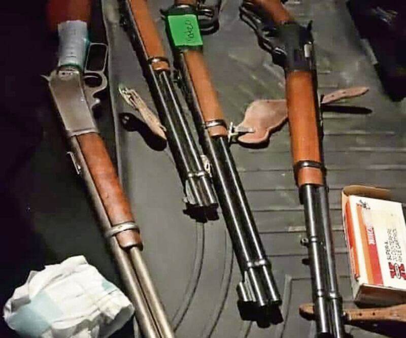 Sus armas fueron cambiadas por la policía, indicó la familia. Foto: Especial