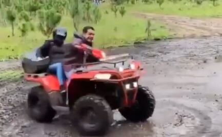 Así se divierten Evelyn Salgado y su papá a bordo de cuatrimoto en Guerrero