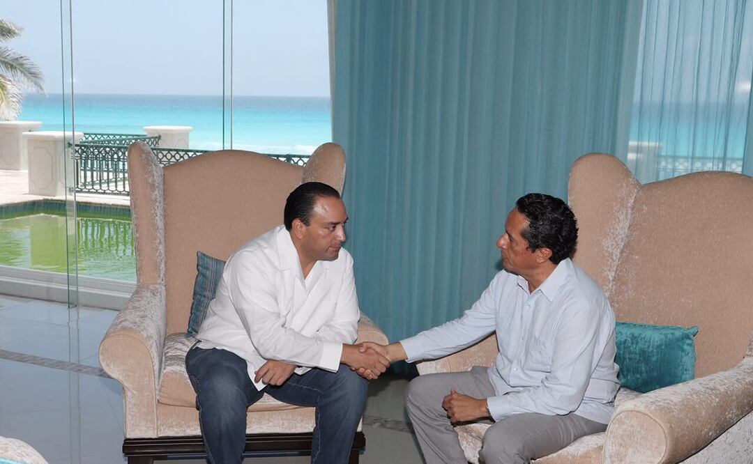 El entonces gobernador de Quintana Roo, Roberto Borge, reunido con el gobernador electo, Carlos Joaquín González, luego de las elecciones del 2016
