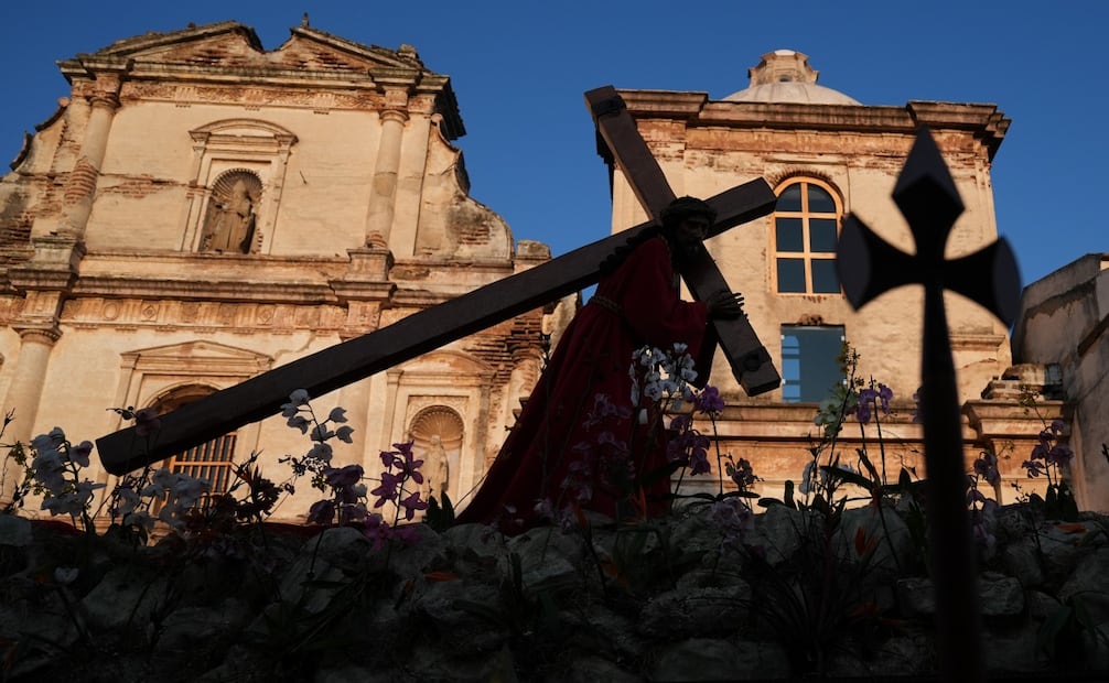 Viernes Santo en la iglesia de La Merced durante la Semana Santa en Antigua, Guatemala (03/04/2026). Foto: AP Foto/ Moises Castillo