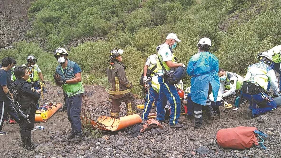 Ayer por la mañana, el grupo de excursionistas salieron en caminata por el parque Cumbres del Ajusco. Debido a sus lesiones, tras el deslave, permanecen graves en hospitales. Foto: Especial