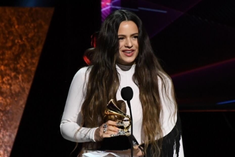 Rosalía deslumbra con sus outfits en los Grammys 2020