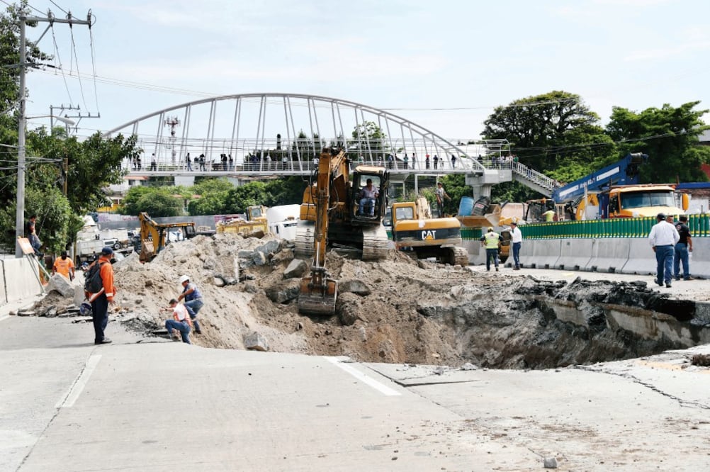 Aldesa estuvo a cargo de la obra del Paso Exprés a Cuernavaca, donde se abrió un socavón el pasado 12 de julio y que causó la muerte de dos personas. (ARCHIVO EL UNIVERSAL)