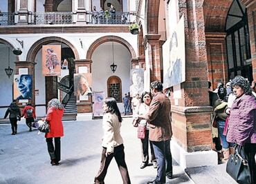 Clausuran ayuntamiento de Toluca por dos horas