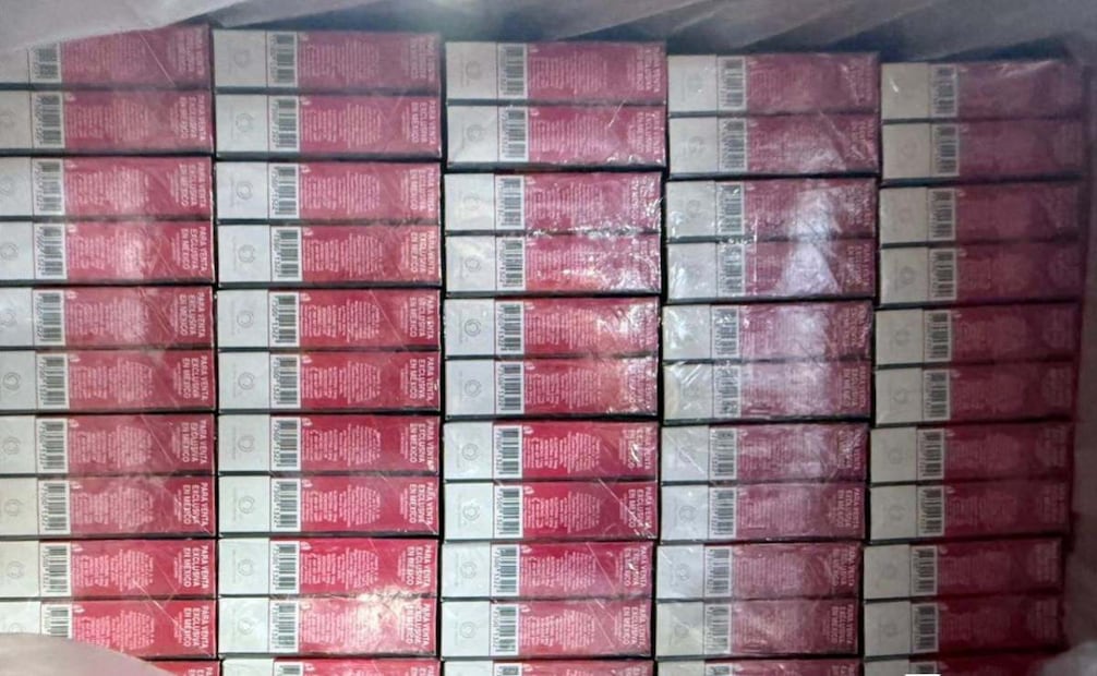 Aseguran más de 4 toneladas de cigarros presuntamente apócrifos en el AICM (02/06/2026). Foto: Especial