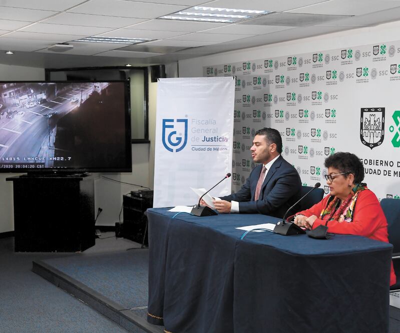 Los titulares de la SSC y FGJ indicaron que El Tinoco hizo el contacto con los empresarios para la supuesta compra de botellas de alcohol. ARMANDO MARTÍNEZ. EL UNIVERSAL