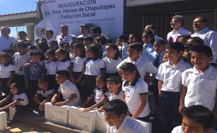Aurelio Nuño y Gabino Cué inauguran escuela en comunidad indígena 