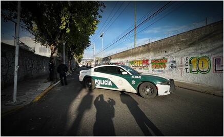 Hallan cuerpo suspendido de puente peatonal en inmediaciones del  Metro Pantitlán