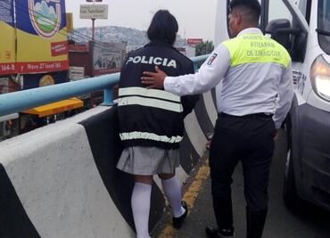 Niña de secundaria intenta arrojarse de puente en Atizapán