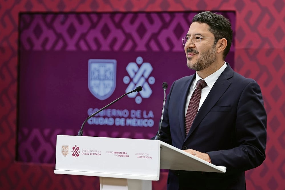 Martí Batres reiteró que no hay reportes de agua contaminada. Foto: Especial