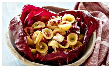 Ensalada de pasta y achicoria