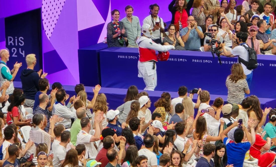 Carlos Sansores salió con máscara de lucha libre / Foto: Arturo Sanguino - EL UNIVERSAL